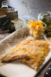 Receta de Cachopo relleno de jamón serrano, Queso Cabrales y cebolla caramelizada