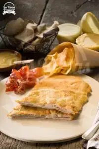 cachopo relleno de setas, Queso Casín y compota de manzana asturiana